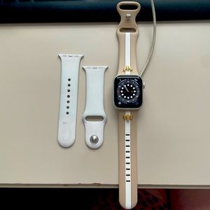 Apple Watch Series 4 (GPS + Cellular, 40MM) Silver Aluminum w/White Sport Band